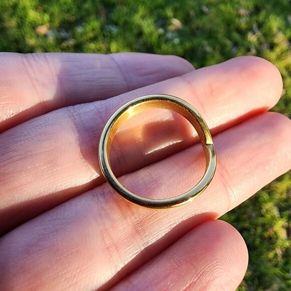 Gold Flat Chevron Curved V Ring - Picture 9 of 11